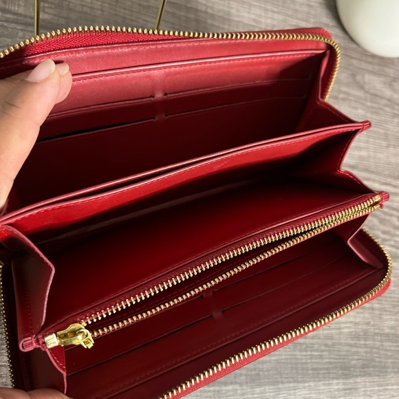 Louis Vuttion Vernis Wallet - Picture 12 of 17